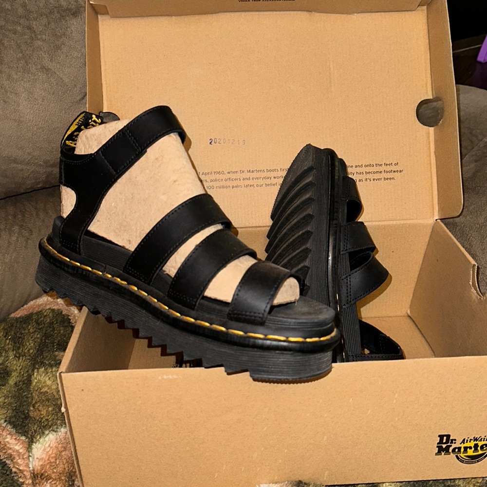 Dr Martens Blaire Black Leather 7 NIB